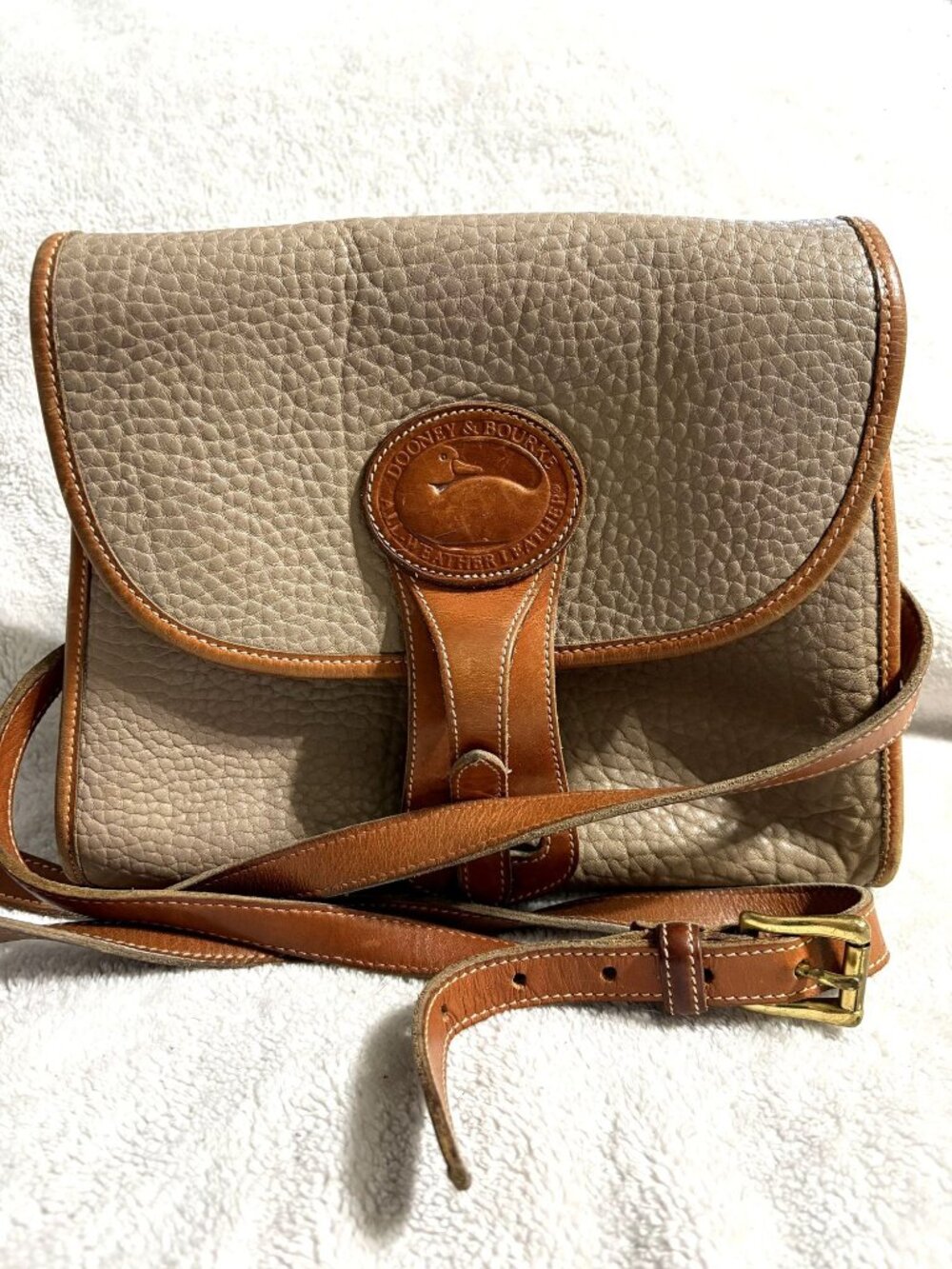 Vintage Dooney & Bourke All Weather Leather Crossbody Purse Light Tan Brown AWL